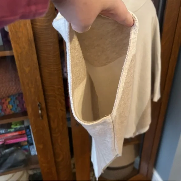 New Condition Note di Anita Turtleneck, Poncho Cream and Tan Knit Wool Blend - Picture 4 of 13